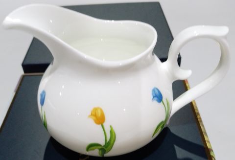 Istanbul Tulip - Blue	- Orange tulip at front - Creamer