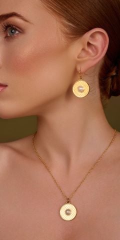 Salamander Cabochon Pearl Gold Earrings
