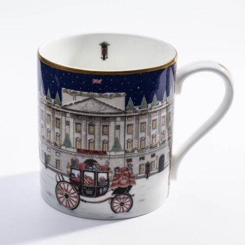 Buckingham Palace Carriage İn The Snow Mug