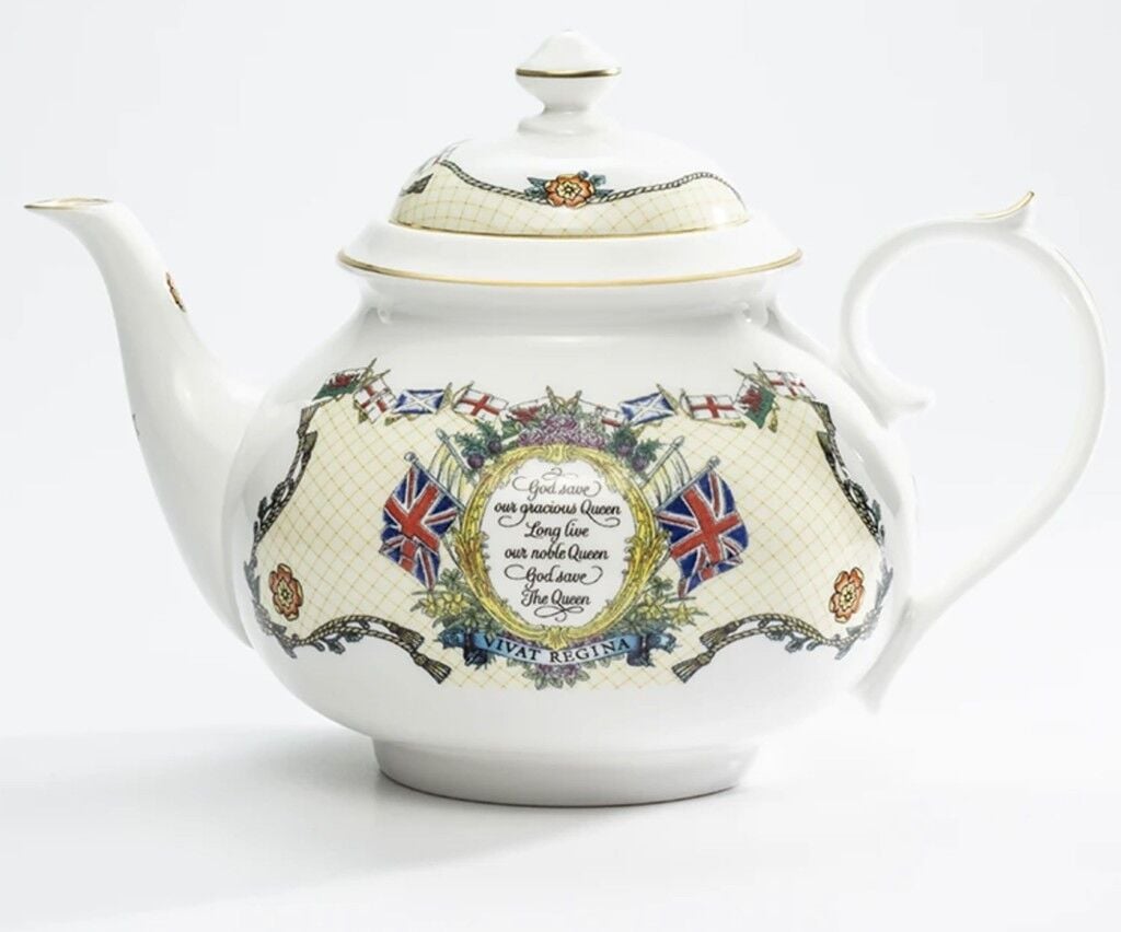 Vivat Regina Ivory Early Morning Tea Pot